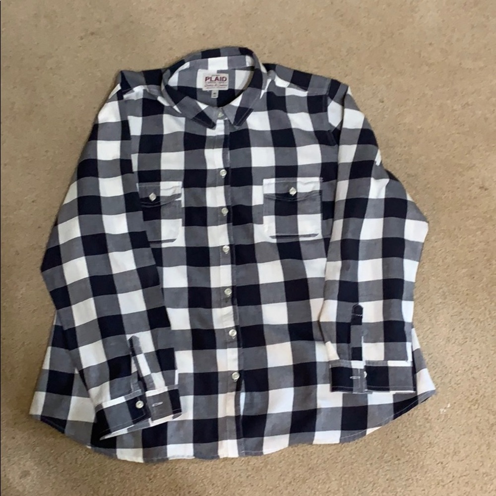 Women’s plaid button down shirt